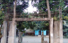 চার বছরেও শেষ হয়নি স্কুল গেট নির্মাণ, ঝুঁকিতে শিক্ষার্থীরা