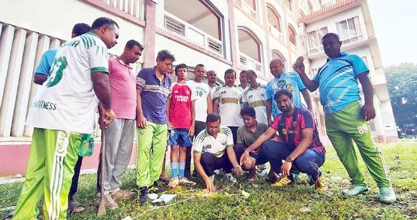 ফুলবাড়ীতে ভোরের ফুটবলের উদ্যোগে দু’শতাধিক তালবীজ রোপণ