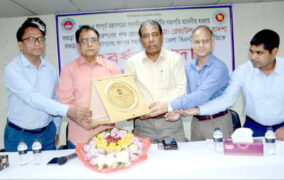 গণপূর্ত মন্ত্রণালয়-সম্পর্কিত সংসদীয় কমিটির সভাপতি বাদশাকে সংবর্ধনা