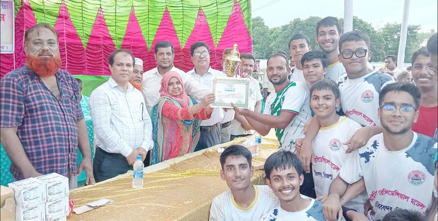 চিরিরবন্দরে গ্রীষ্মকালীন ক্রীড়া প্রতিযোগিতা সমাপ্ত ও পুরস্কার বিতরণী অনুষ্ঠান অনুষ্ঠিত