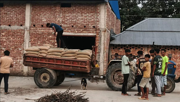 ঘোড়াঘাটে খাদ্যবান্ধব কর্মসূচির ১২৫ বস্তা চাল জব্দ