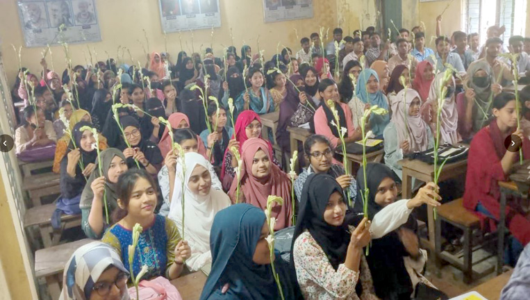 ফুলবাড়ী সরকারি কলেজে একাদশ শ্রেণির ওরিয়েন্টেশন