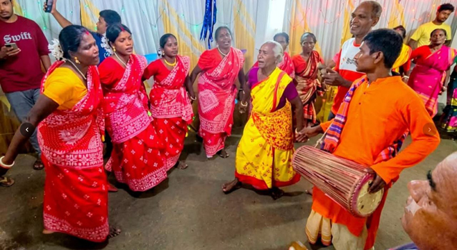 ঠাকুরগাঁওয়ে ক্ষুদ্র নৃগোষ্ঠীর সর্ববৃহৎধর্মীয় উৎসব কারাম অনুষ্ঠিত