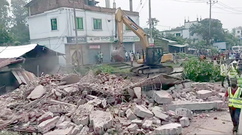 বগুড়ায় মহাসড়কের ১৫০টি অবৈধ স্থাপনা  উচ্ছেদ
