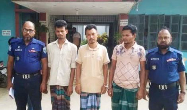 চিরিরবন্দরে স্বর্ণালংকার চুরি মামলায় ৩ জন গ্রেপ্তার, স্বর্ণের টুকরো উদ্ধার