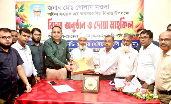 আদর্শ কলেজে বাউবি স্টাডি সেন্টারের অফিস সহায়ক গোলাম মওলার বিদায় সংবর্ধনা