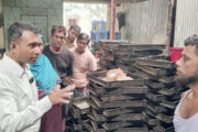 বগুড়ায় নোংরা ও অস্বাস্থ্যকর পরিবেশে খাদ্যপণ্য তৈরি