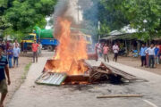 দিনাজপুরে শিশু নিখোঁজ ঘটনায় অভিযুক্তের বাড়ি ভাঙচুর, সড়ক অবরোধ