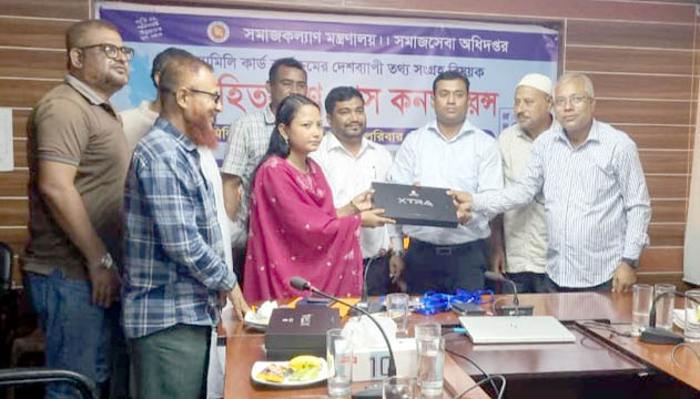 ফ্যামিলি কার্ড কার্যক্রমের উদ্বোধন : ফুলবাড়ীতে তথ্য সংগ্রহ শুরু