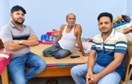 অসুস্থ প্রবীণ সাংবাদিক হাফিজার রহমানকে দেখতে গেলেন তিন তরুণ সাংবাদিক