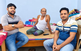 অসুস্থ প্রবীণ সাংবাদিক হাফিজার রহমানকে দেখতে গেলেন তিন তরুণ সাংবাদিক