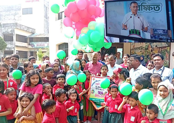 দিনাজপুরে বিশ্ব শিশু সপ্তাহ এবং শিশু একাডেমির পঞ্চাশ বছর পূতি উদযাপন