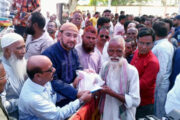 দিনাজপুরের বোচাগঞ্জে দুর্গাপূজা উপলক্ষে অসহায়-দুঃস্থদের মাঝে বস্ত্র বিতরণ