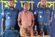 হাকিমপুরে মদসহ আটক ভারতীয় নাগরিক, উদ্ধার ৪ বোতল