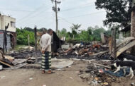 বিরামপুরে আগুনে পুড়ে ছাই ১০ বছরের স্বপ্ন, এক রাতেই নিঃস্ব দুই ব্যবসায়ী