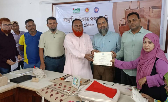 দিনাজপুরে পাঁচদিন ব্যাপী বহুমুখী পাটজাত পণ্য তৈরি বিষয়ক প্রশিক্ষণের সমাপনী ও সনদপত্র বিতরণ