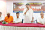 খোচনা রামকৃষ্ণ আশ্রম স্কুলের দুস্থ শিশুদের মাঝে শিক্ষা উপকরণসহ শুকনো খাবার বিতরণ