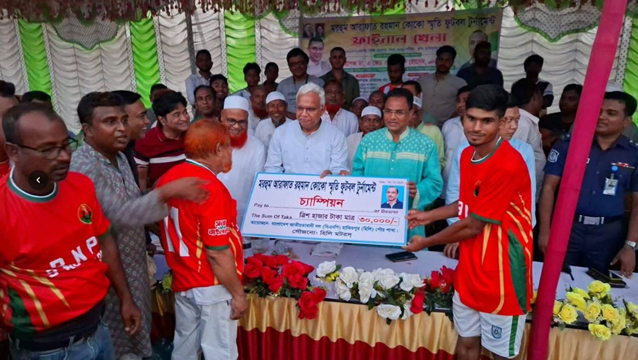 কোকো স্মৃতি ফুটবল টুর্নামেন্টের ফাইনাল, ৪-৩ গোলে চ্যাম্পিয়ন ৯ নম্বর ওয়ার্ড