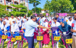 জাইমা রহমানের জন্মদিনে ৫৪৮ ছাত্রীকে বাইসাইকেল দিলেন প্রতিমন্ত্রী মীর শাহে আলম 