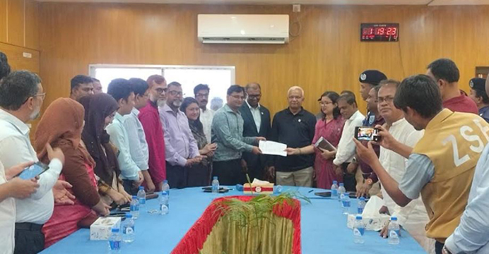 বিরামপুরের জব ফেয়ারে নগদের নিয়োগপত্র পেলেন দুই তরুণ