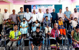 বীরগঞ্জে আজমল হক ফাউন্ডেশনের উদ্যোগে স্মৃতিচারণ ও প্রতিবন্ধীদের মাঝে হুইলচেয়ার বিতরণ