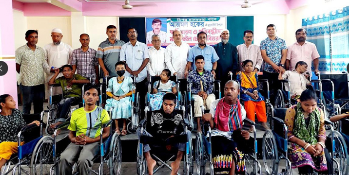 বীরগঞ্জে আজমল হক ফাউন্ডেশনের উদ্যোগে স্মৃতিচারণ ও প্রতিবন্ধীদের মাঝে হুইলচেয়ার বিতরণ