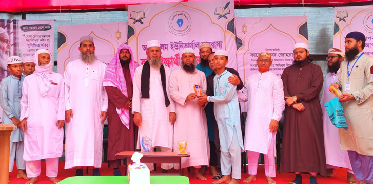 দিনাজপুরে আল-কলম মাদরাসায় কৃতি শিক্ষার্থীদের সংবর্ধনা ও অভিভাবক সমাবেশ অনুষ্ঠিত