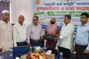 দিনাজপুরে ‘ফ্যামিলি কার্ড কর্মসূচি’ বাস্তবায়নে সুপারভাইজার ও তথ্য সংগ্রহকারীদের মাঝে ট্যাব বিতরণ